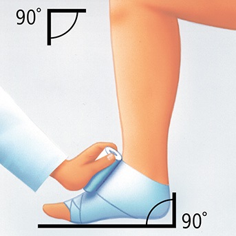 Sprunggelenkposition beim Anlegen eines Kompressionsverbandes