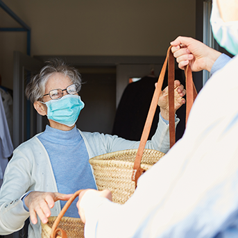 Hilfe beim Einkaufen in Pandemiezeiten