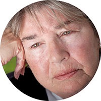 Traurige Seniorin mit Depression oder anderer Störung