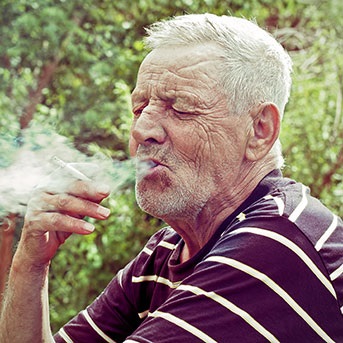 Rauchender Senior