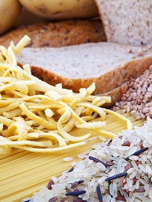 Lebensmittel mit viel Kohlenhydraten: Nudeln, Brot, Reis